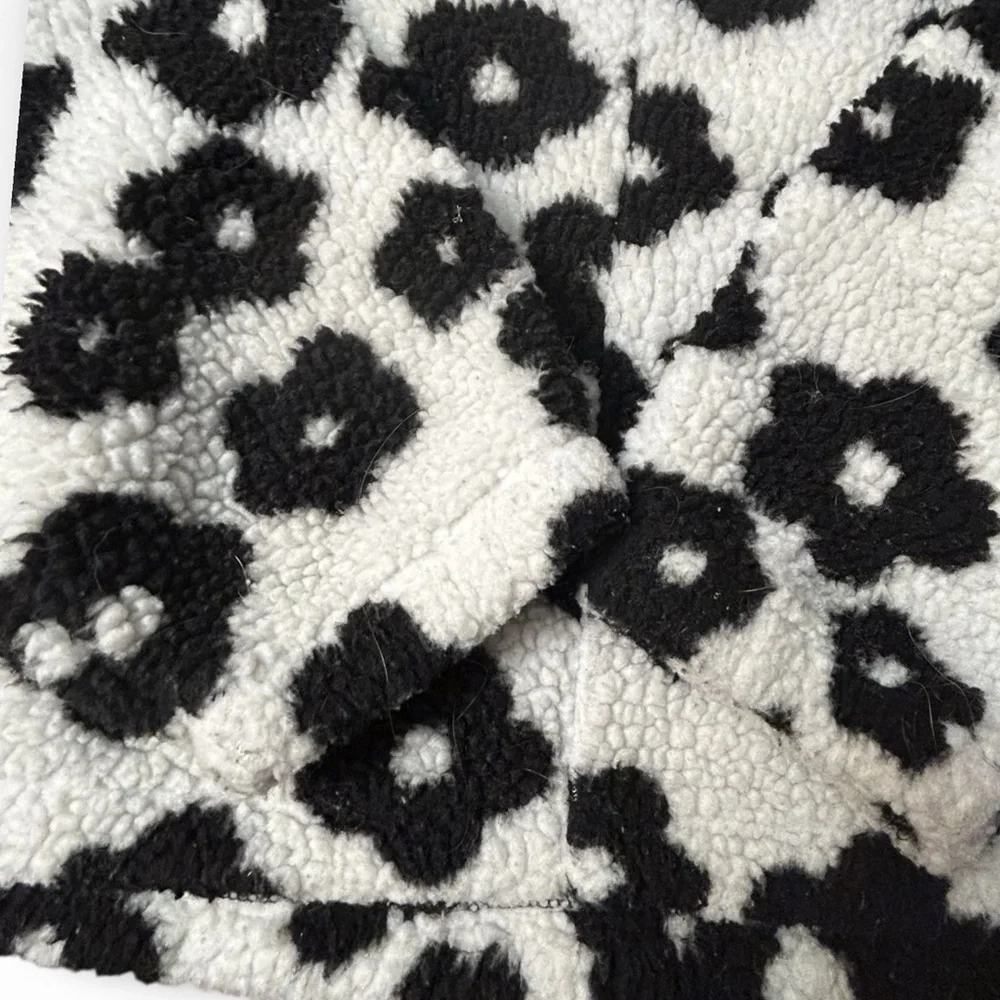 Hyfve LA Lily Floral Print Sherpa Jacket Adorable- Black & White Size Large EUC - Picture 9 of 9
